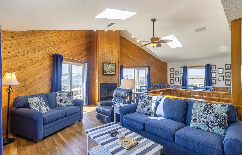 Robin's Roost CD-126