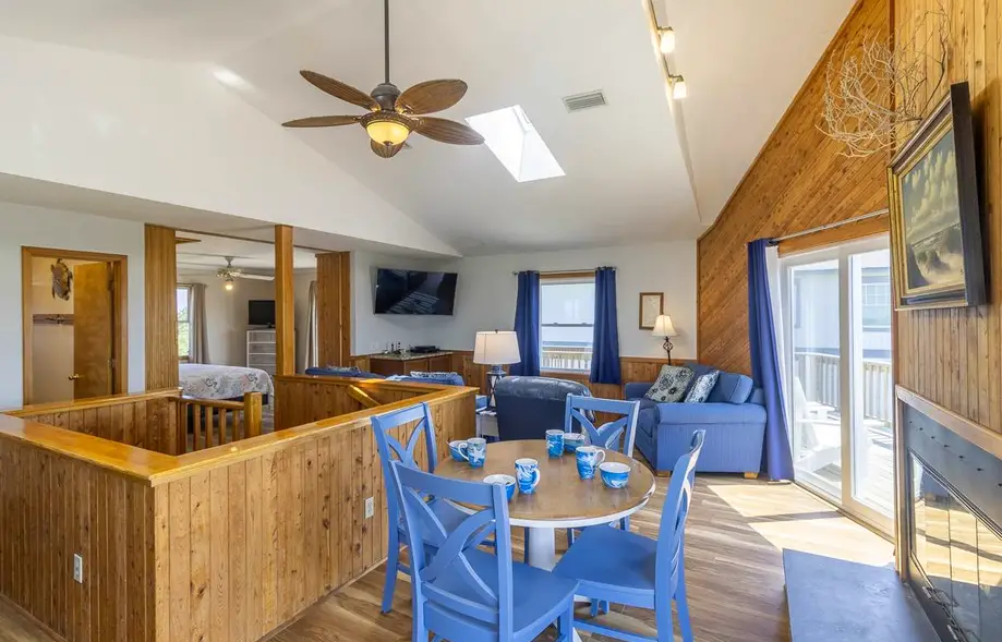 Robin's Roost CD-126