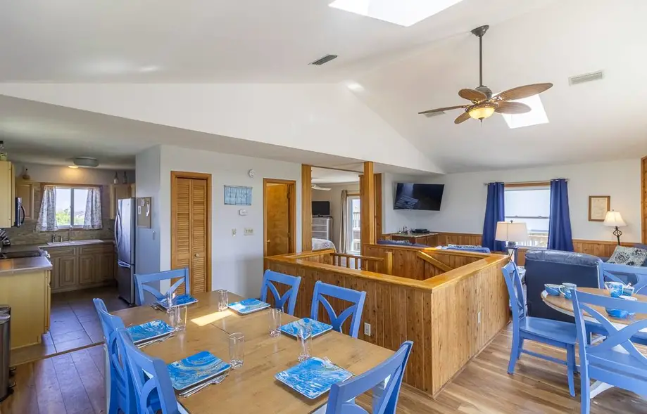 Robin's Roost CD-126